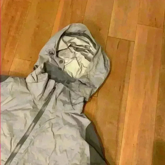 Women’s snowboarding jacket with detachable hoodie - Picture 2 of 7